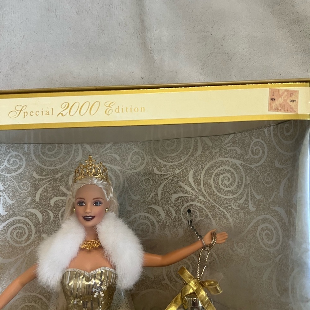 Mattel Vintage Barbie Celebration Special Edition 2000 Holiday Doll - Picture 4 of 13
